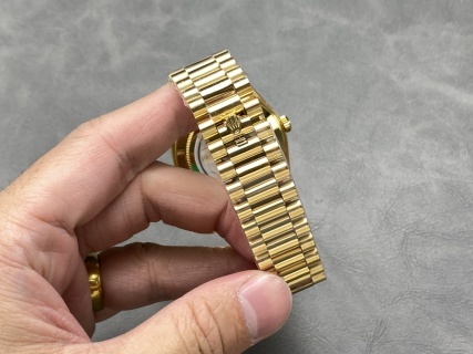 頂級復刻星期日曆型DAY-DATE40足重版豪華機械腕錶