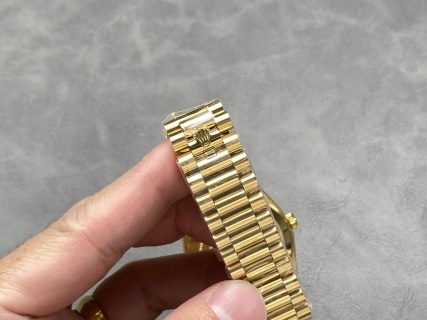 頂級高仿星期日曆型DAY-DATE 40系列足重復刻精品腕錶