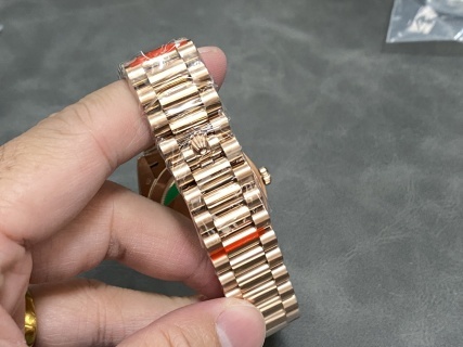 JVS 配重 劳力士 星期日志型40mm腕表，搭载2836机芯，经典设计与精准机芯的完美融合