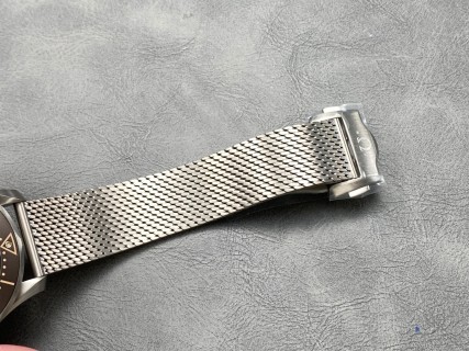 VS 2024年终爆款！欧米茄 无暇赴死 007 升级全新钛网带腕表，37.3克超轻钛金属，原版工艺