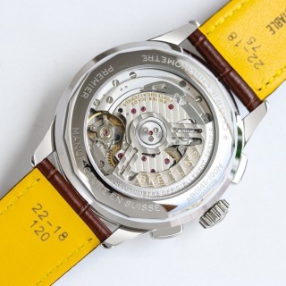 璞雅B01计时腕表42，百年灵自制机芯与经典设计的完美结合