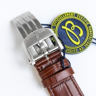 璞雅B01计时腕表42，百年灵经典设计与自制机芯的完美结合