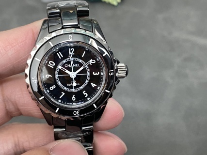 TW 香奈兒 J12 陶瓷 33mm 機械錶｜極致工藝與奢華設計完美融合