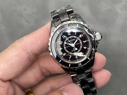 TW 香奈兒 J12 陶瓷 33mm 機械錶｜極致工藝與奢華設計完美融合