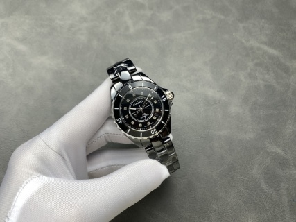 TW 香奈兒 J12 陶瓷 38mm 機械腕錶｜經典大氣設計，奢華與性價比的完美融合