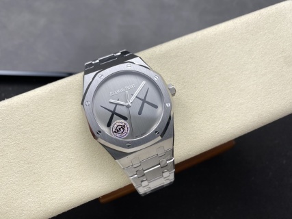 APS KAWS联名款 爱彼AP 15500 KAWS联名款 一体机芯41mm腕表