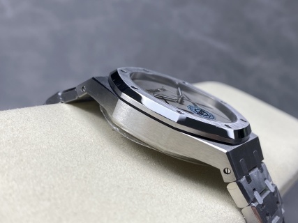 APS KAWS联名款 爱彼AP 15500 KAWS联名款 一体机芯41mm腕表