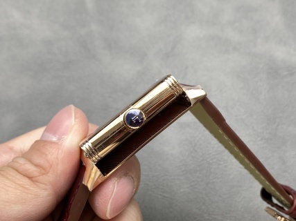 积家Reverso Tribute翻转系列小秒针腕表 | 经典手动上弦机械腕表，精钢打造