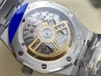 APS KAWS联名款 爱彼AP 15500 KAWS联名款 一体机芯41mm腕表