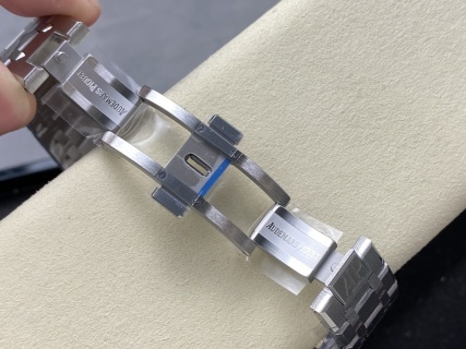 APS KAWS联名款 爱彼AP 15500 KAWS联名款 一体机芯41mm腕表