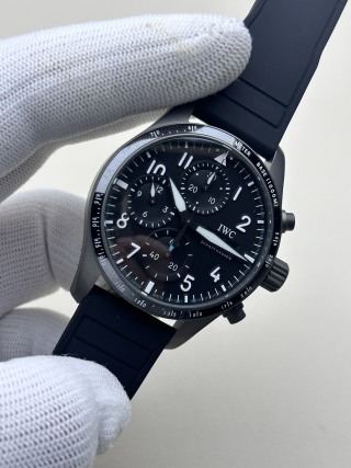 BLS市場首發｜41mm萬國飛行員腕表，原版快拆系統三表帶配置