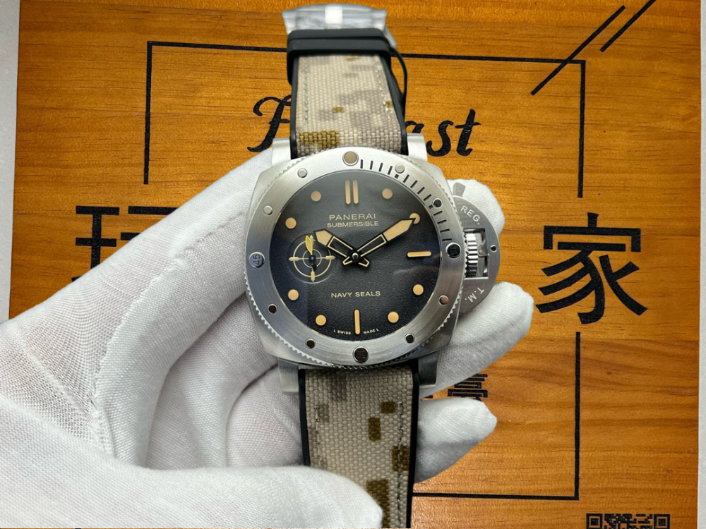 ​沛納海Submersible PAM1518｜44mm軍規錶殼｜72小時動儲｜無曆戰術設計​