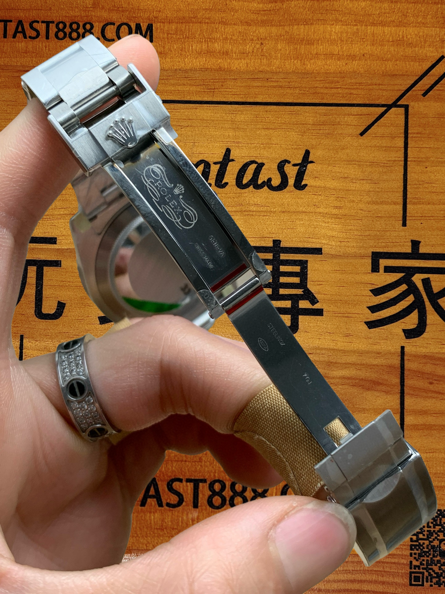 VS廠勞力士蠔式錶扣特寫 - 皇冠標誌與延展系統操作演示 - FANTAST888.COM