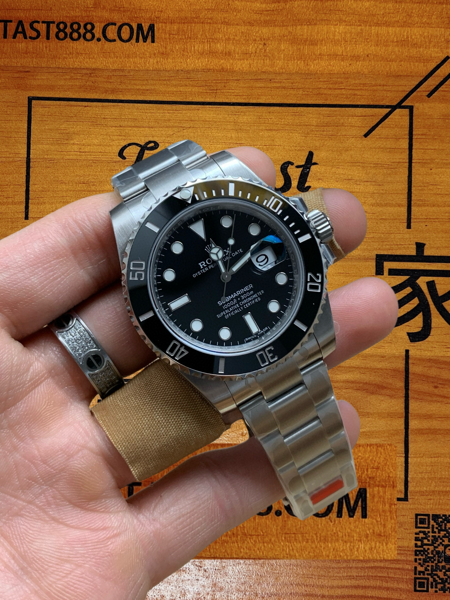 VS廠黑水鬼手握佩戴效果實拍 - 日期窗口與戒指搭配展示 - FANTAST888.COM