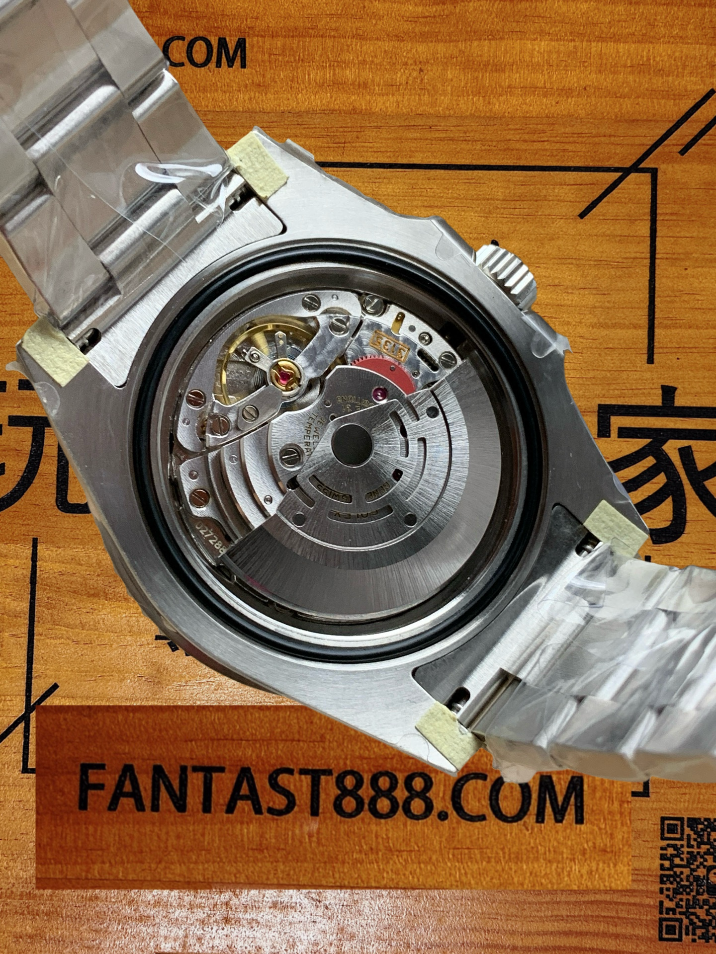 VS廠藍水鬼3135機芯背透特寫 - 自動機械機芯黃金擺陀結構 - FANTAST888.COM