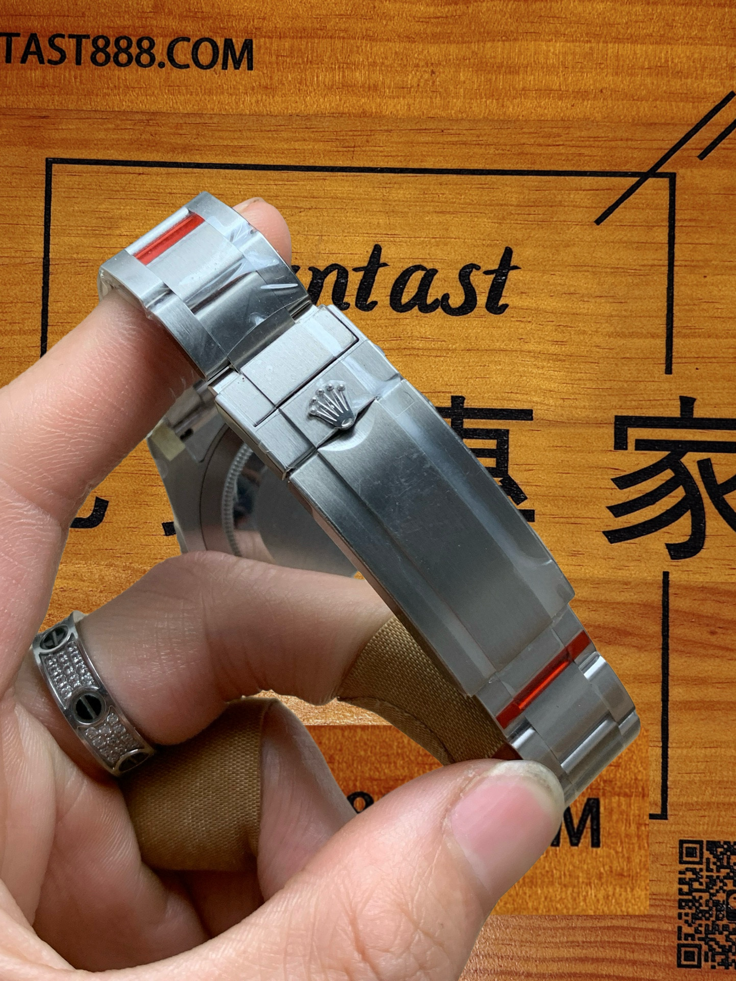 VS廠蠔式錶扣特寫 - 延展系統操作演示與鑽戒搭配 - FANTAST888.COM