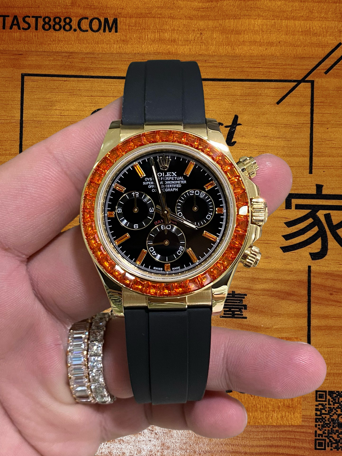18K黃金南瓜丁腕錶全景實拍-彩寶圈火彩與黃金光澤交織