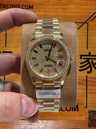 💎 至尊客制 · 匠心典藏 | 18K包金莫桑鑽版勞力士星期日曆型DD腕錶 💎