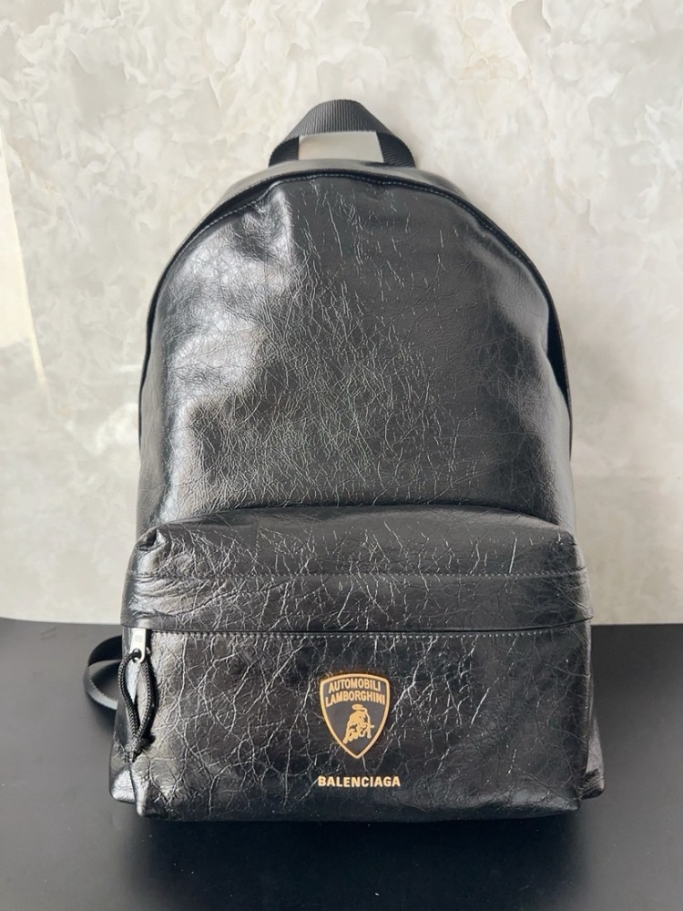BALENCIAGA AUTOMOBILI LAMBORGHINI聯名EXORER雙肩包｜意大利爆裂羊皮大號｜多功能插袋輕量設計