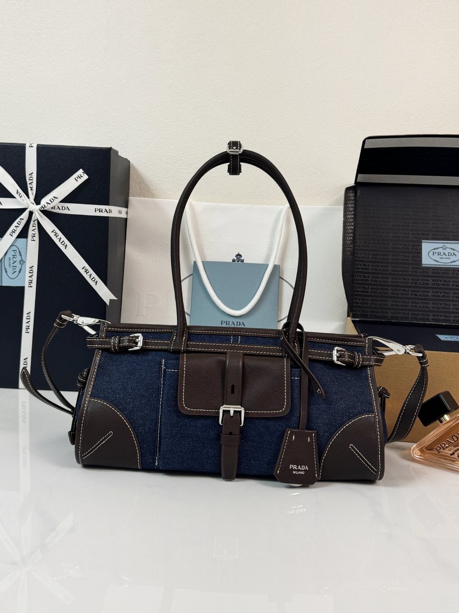 Prada P2190牛仔Bonnie中号-正面全景