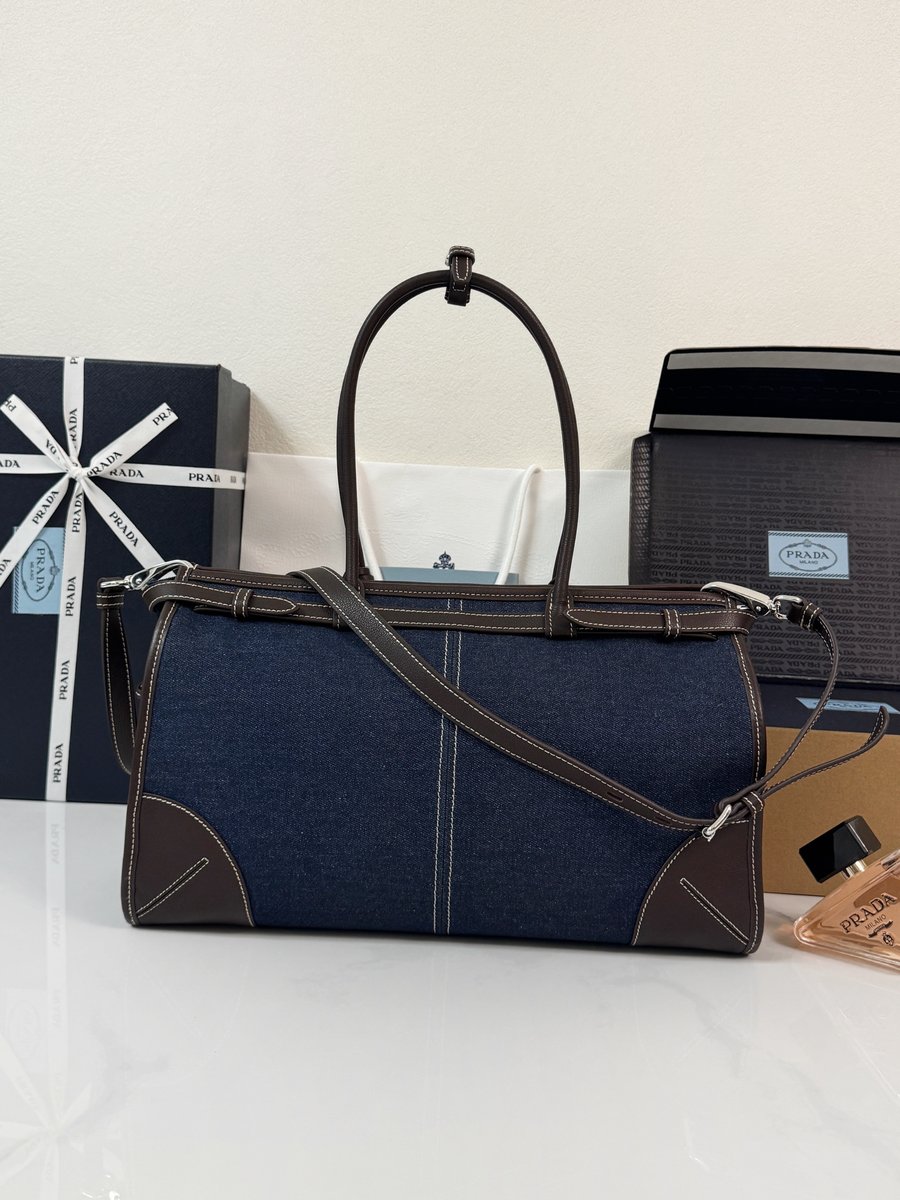 Prada P2250丹宁Bonnie38cm-背面展示
