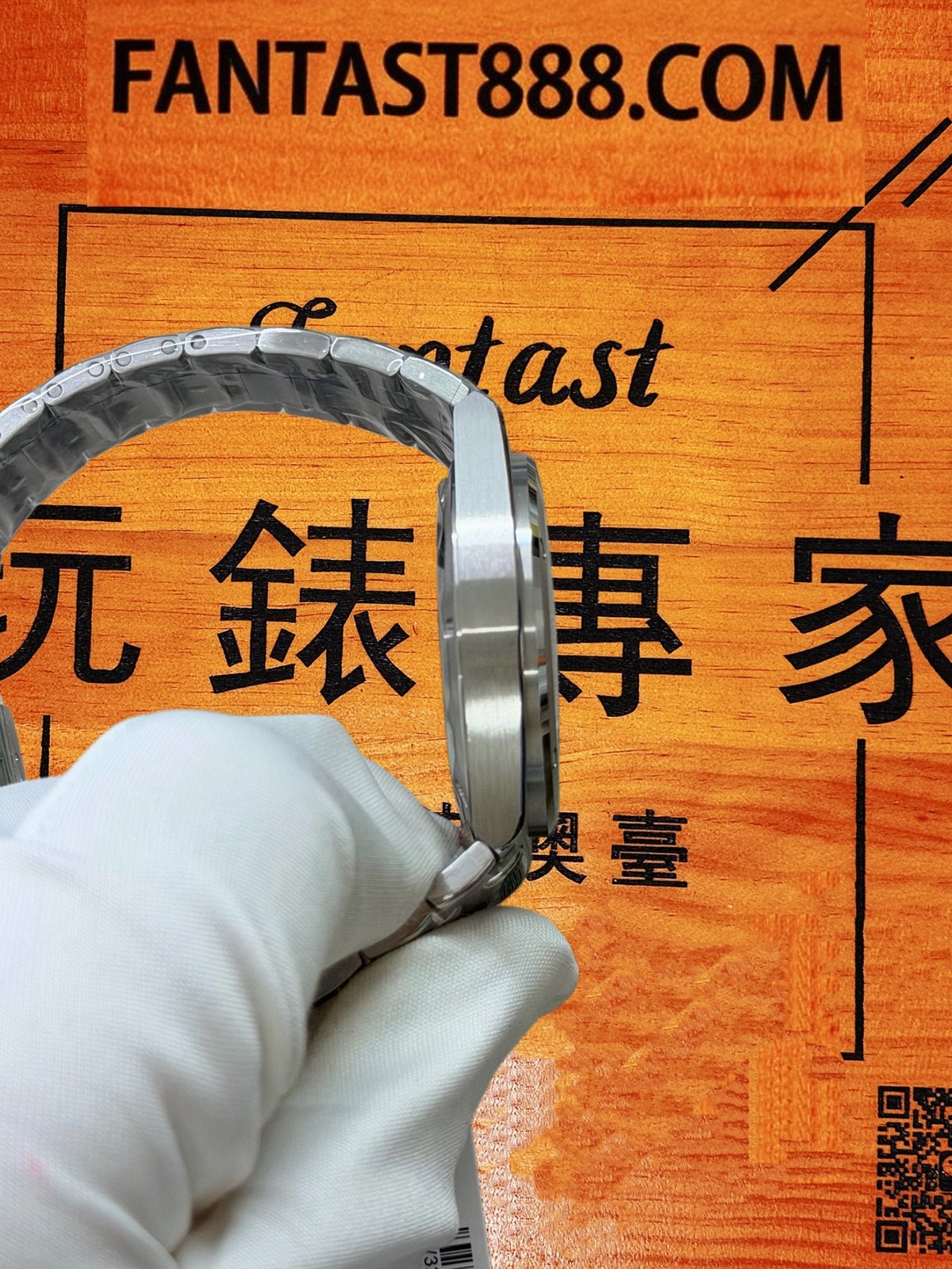 萬國工程師雙按式摺疊扣特寫