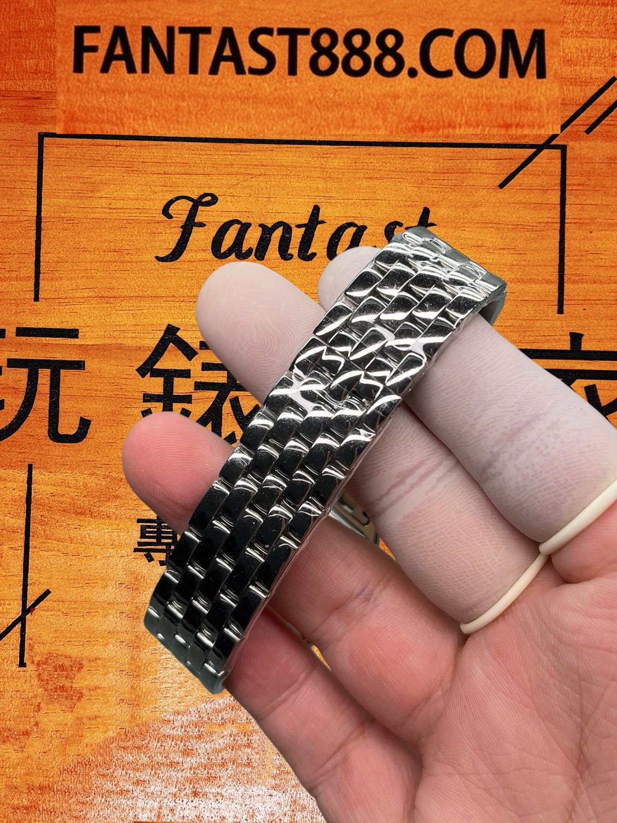 BV廠Santos獵豹大號藍鋼劍形指針特寫