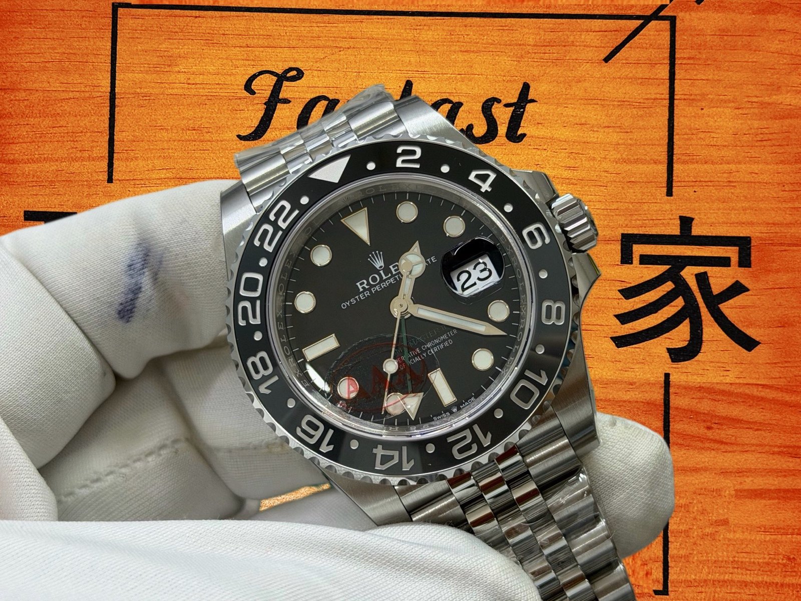 Rolex GMT-Master II黑陶瓷雙向旋轉錶圈細節