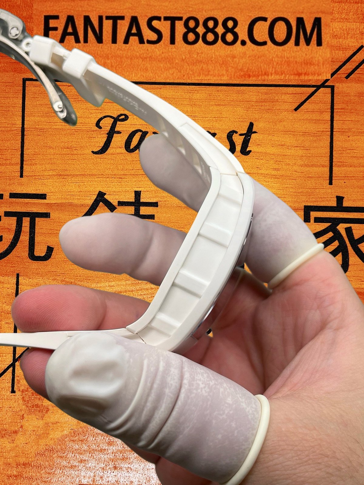BBR廠RM 055 12顆鈦合金花鍵螺絲與錶圈特寫