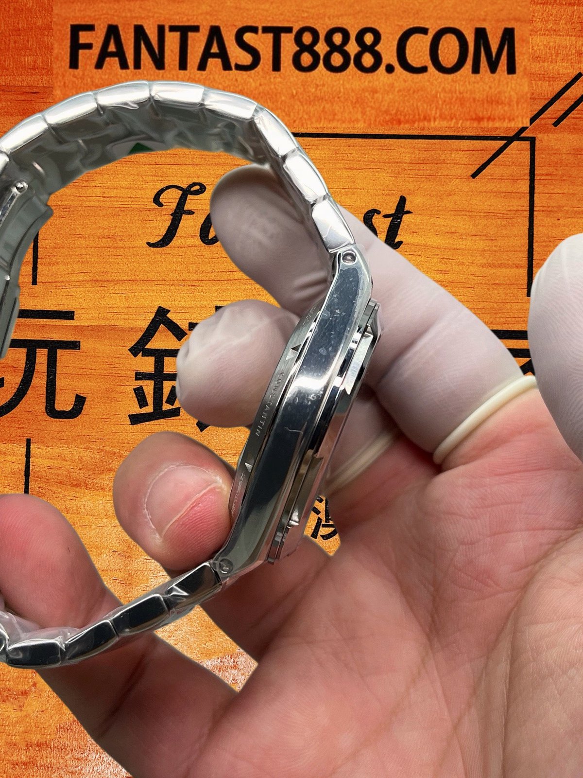 MKS廠Overseas馬耳他十字錶耳側面細節