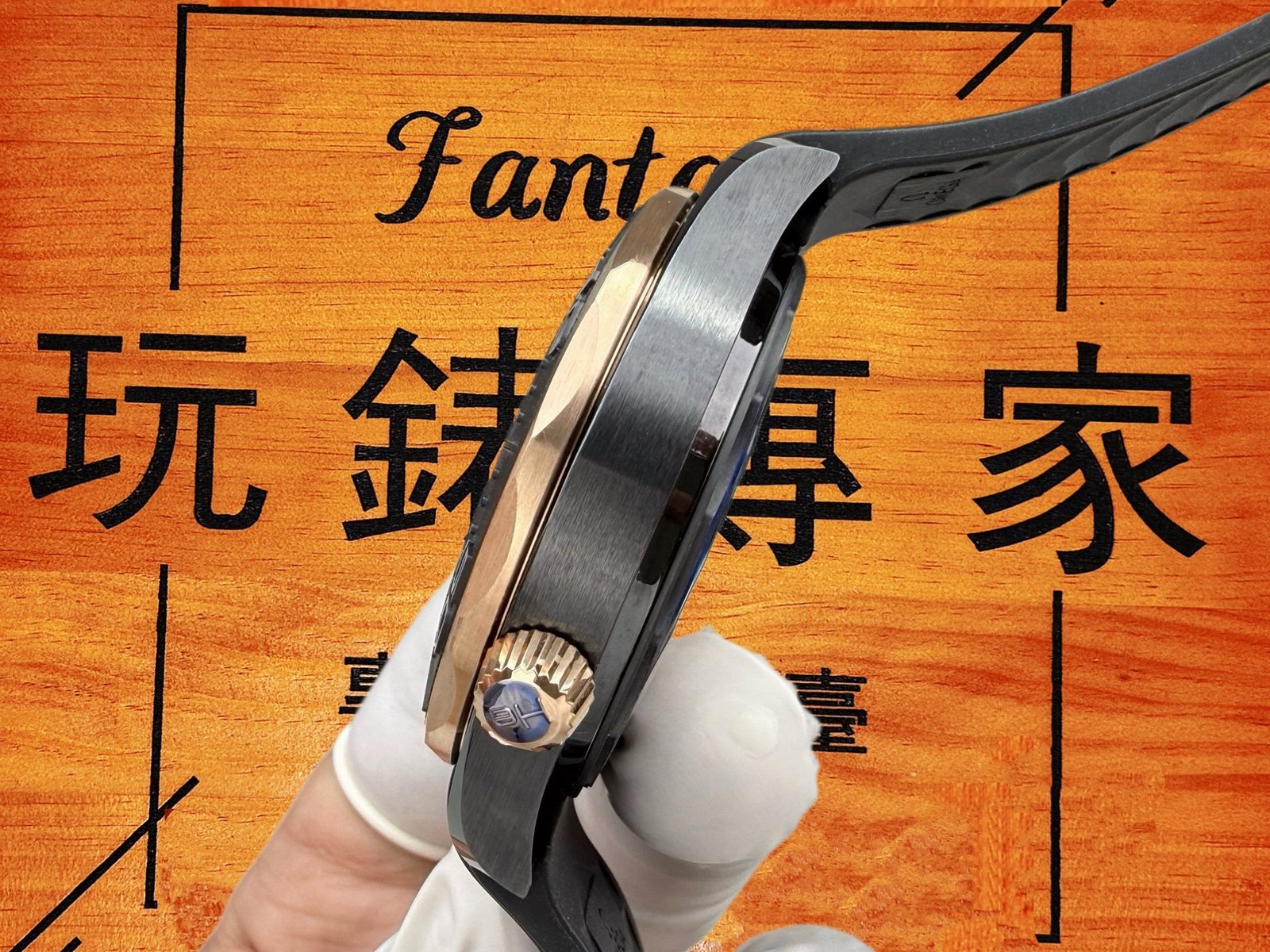 歐米茄海馬300M金色針扣與錶帶