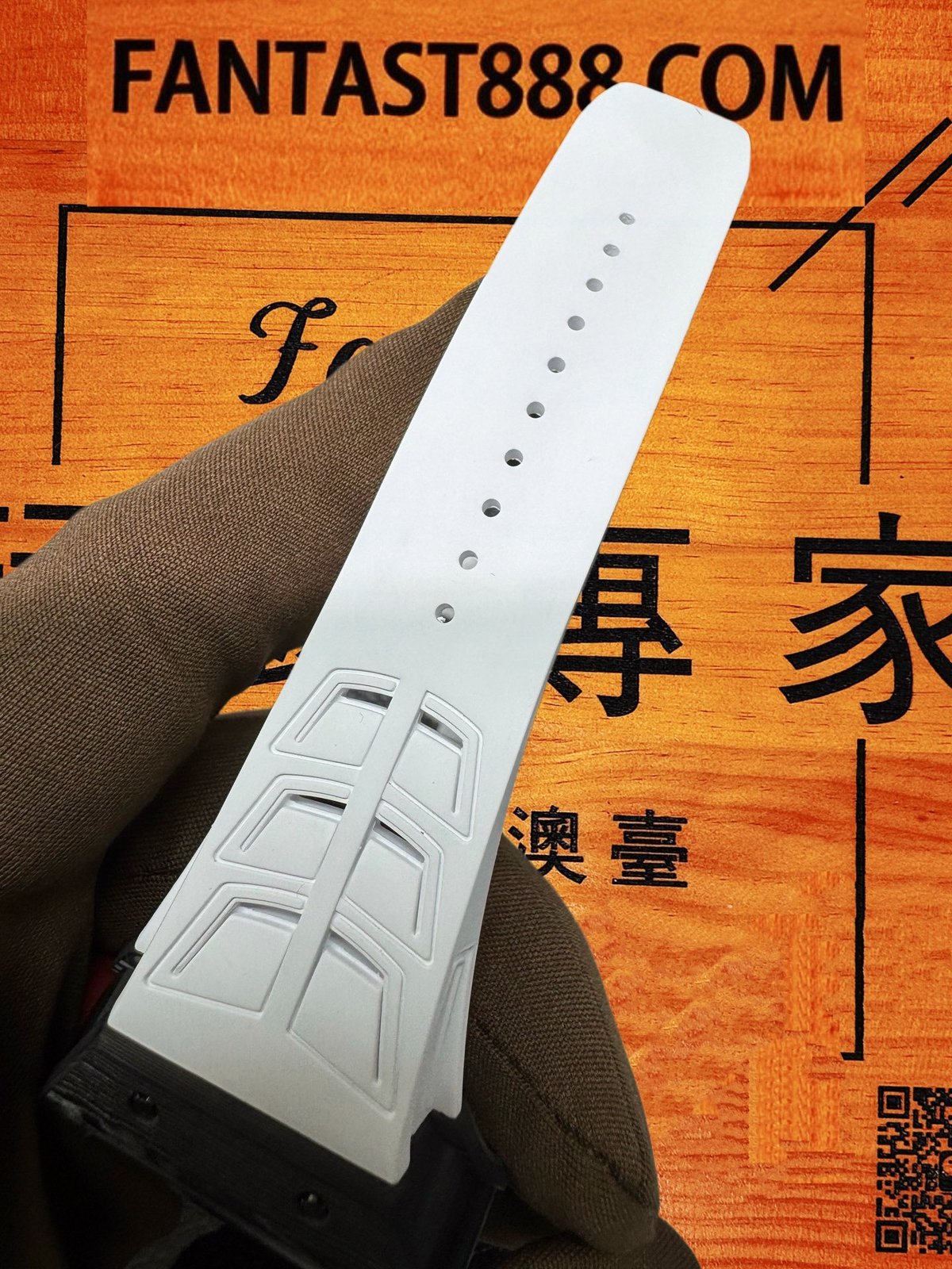 RM 055日本限定上手佩戴效果
