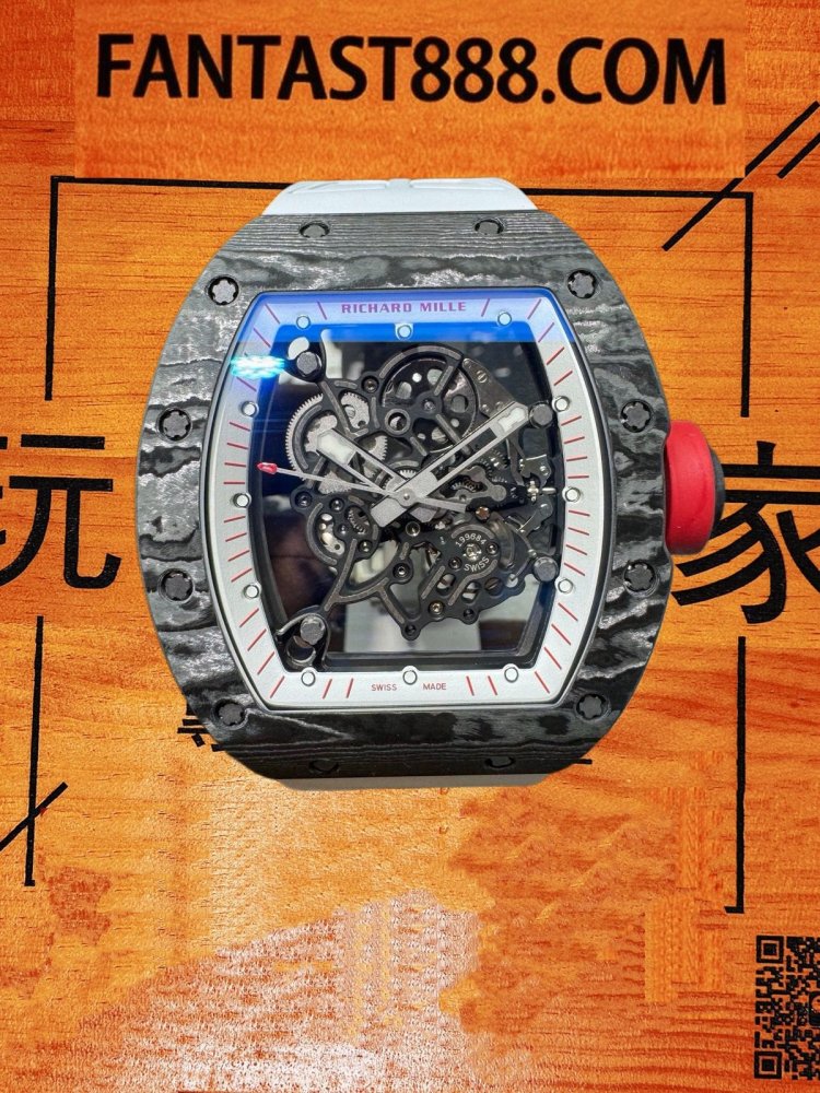 RICHARD MILLE RM 055 日本限定款 NTPT碳纖維酒桶形錶殼 Voucher無卡度機芯 白色鯊魚鰭錶帶 紅色錶冠