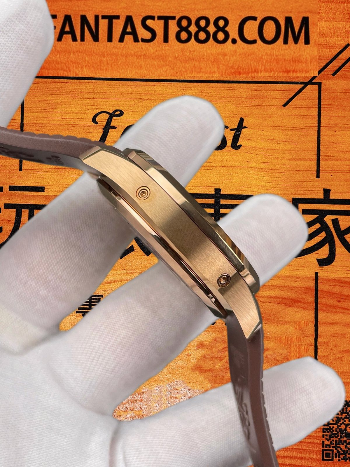 Aquanaut 5261R 立體時標 百達翡麗Aquanaut 5261R立體阿拉伯數字時標與白金色時分針