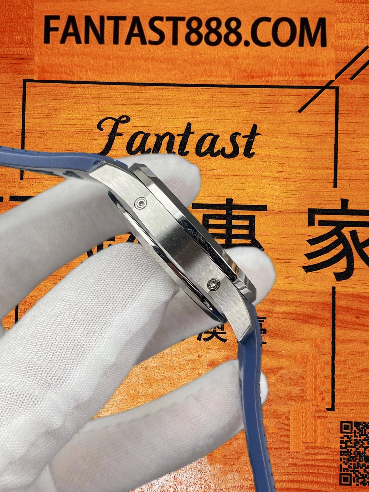 百達翡麗Aquanaut 5261G立體阿拉伯數字時標與白金色時分針