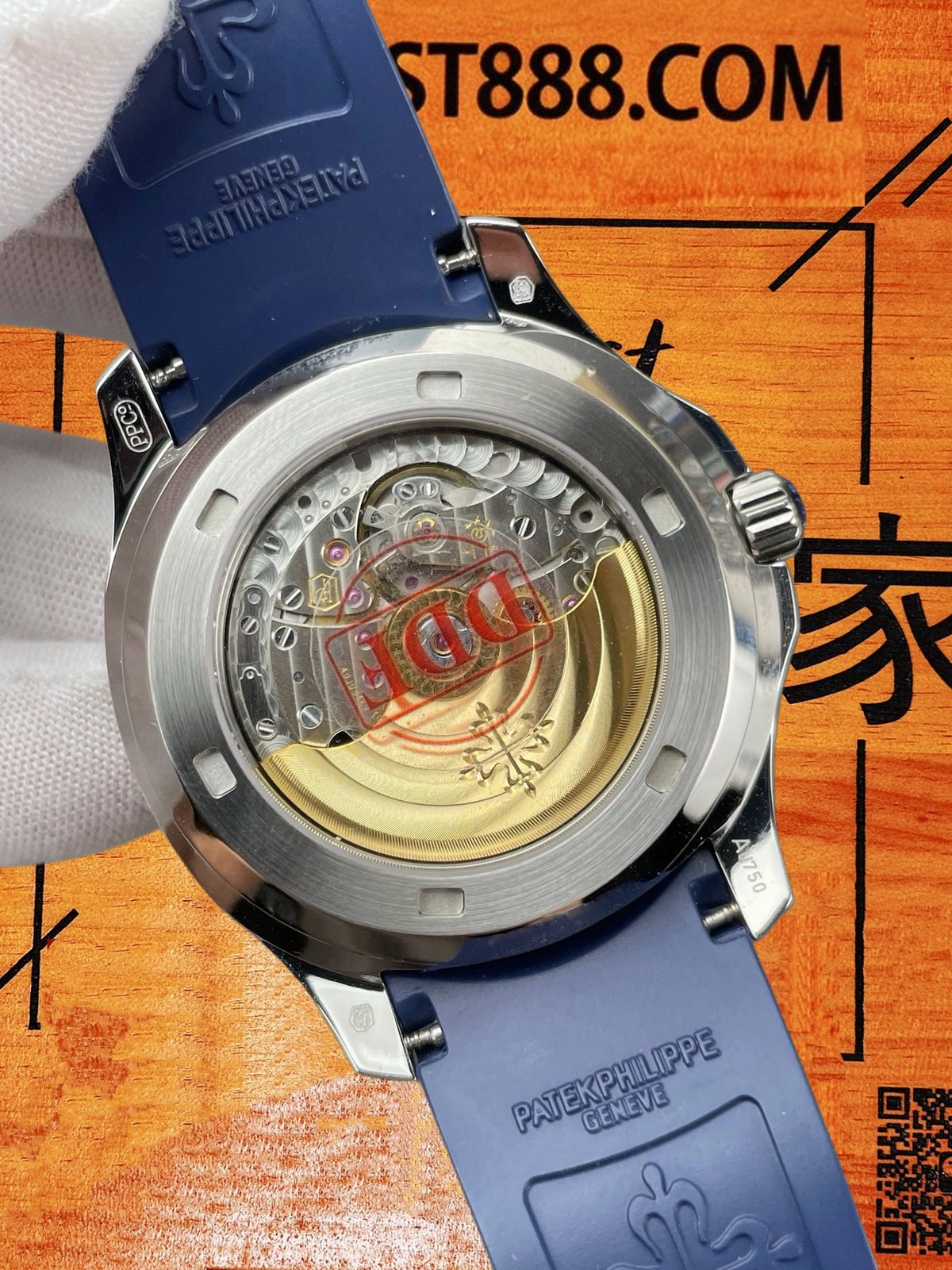 Patek Philippe 5261G精鋼錶殼側面與錶冠