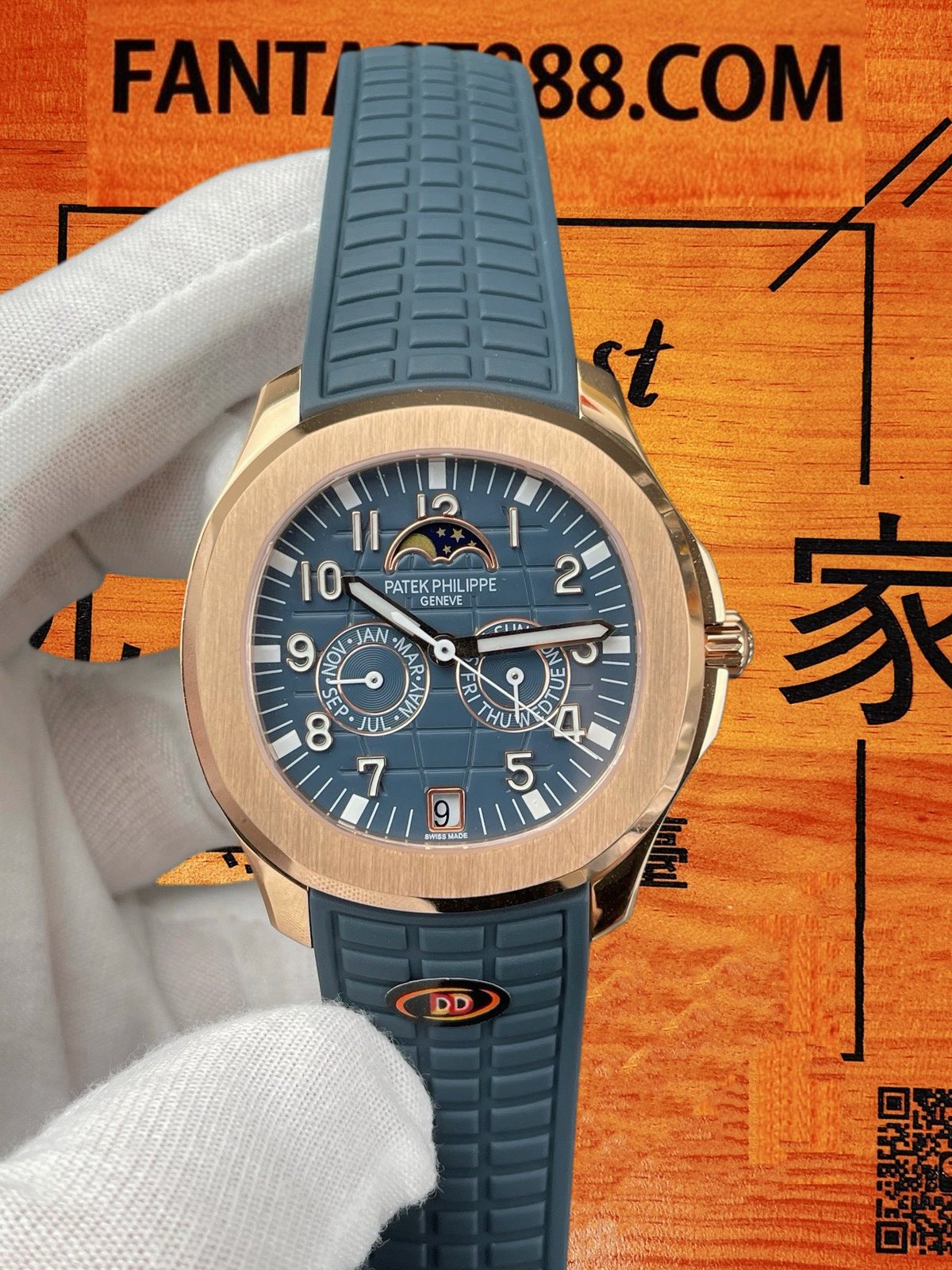 Patek Philippe 5261R月相顯示窗與星期月份小錶盤細節