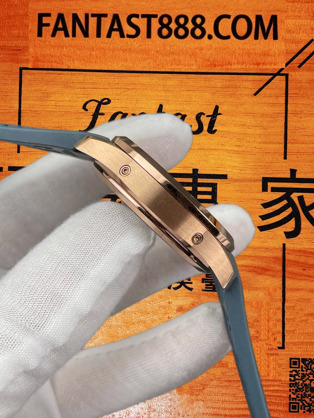 百達翡麗Aquanaut 5261R立體阿拉伯數字時標與白金色時分針
