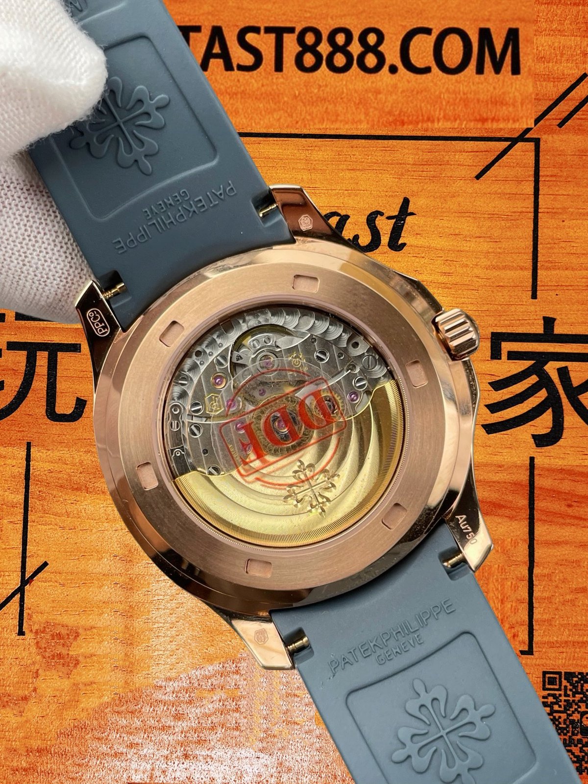 Patek Philippe 5261R玫瑰金錶殼側面與錶冠