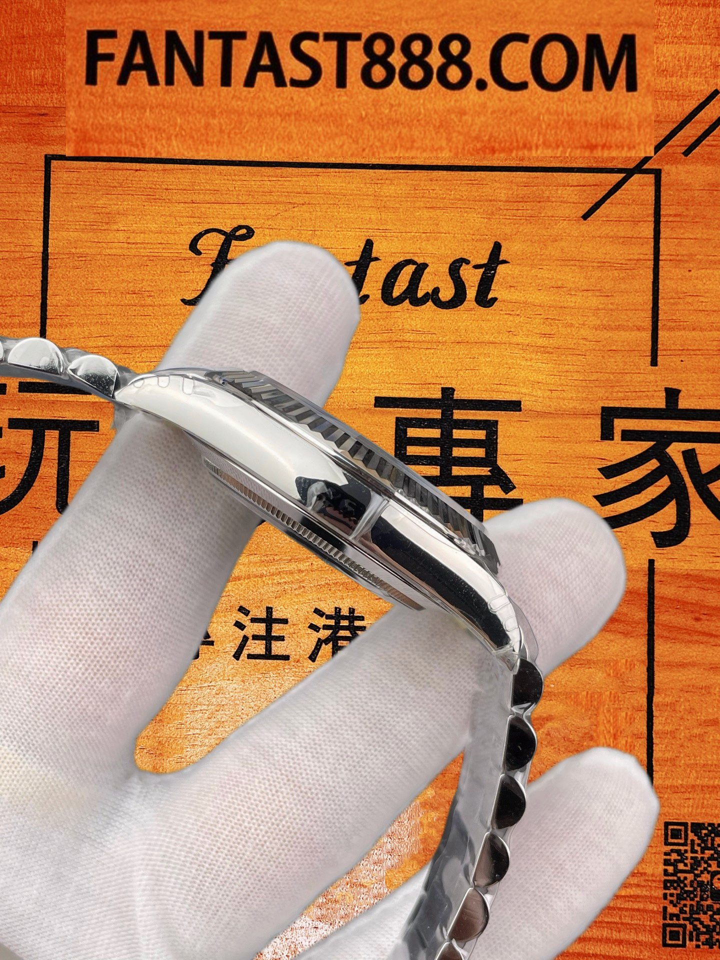 勞力士Day-Date隱蔽式摺疊皇冠帶扣細節