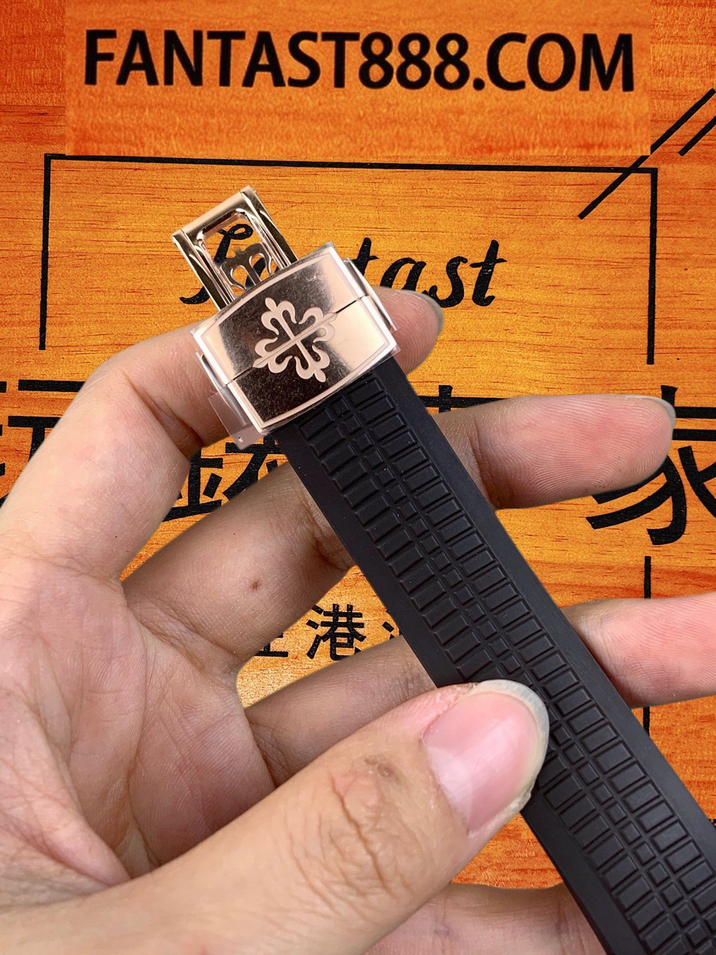 百達翡麗Aquanaut擺輪夾板與日內瓦波紋打磨