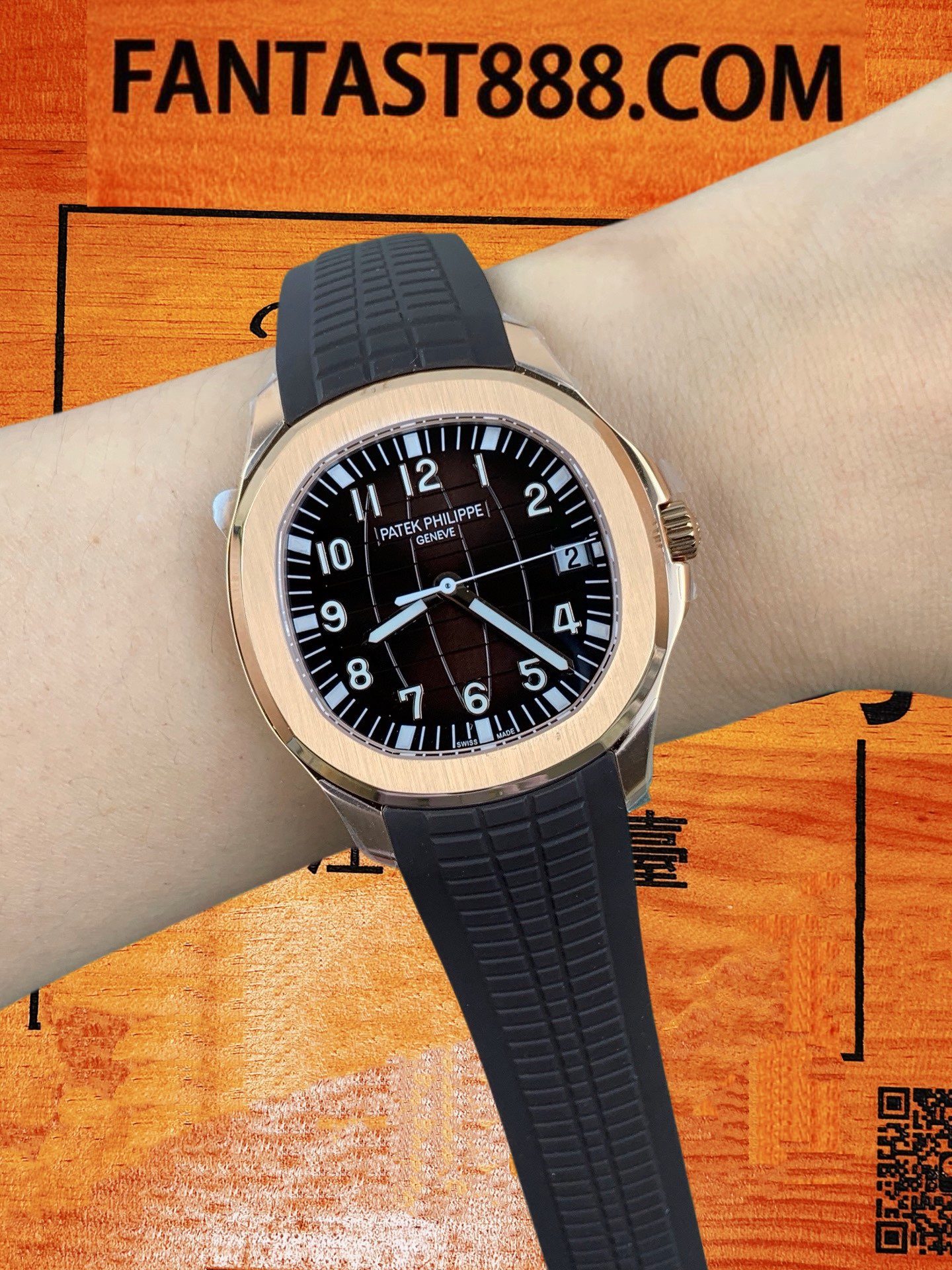 Patek Philippe Aquanaut金膠手雷佩戴效果