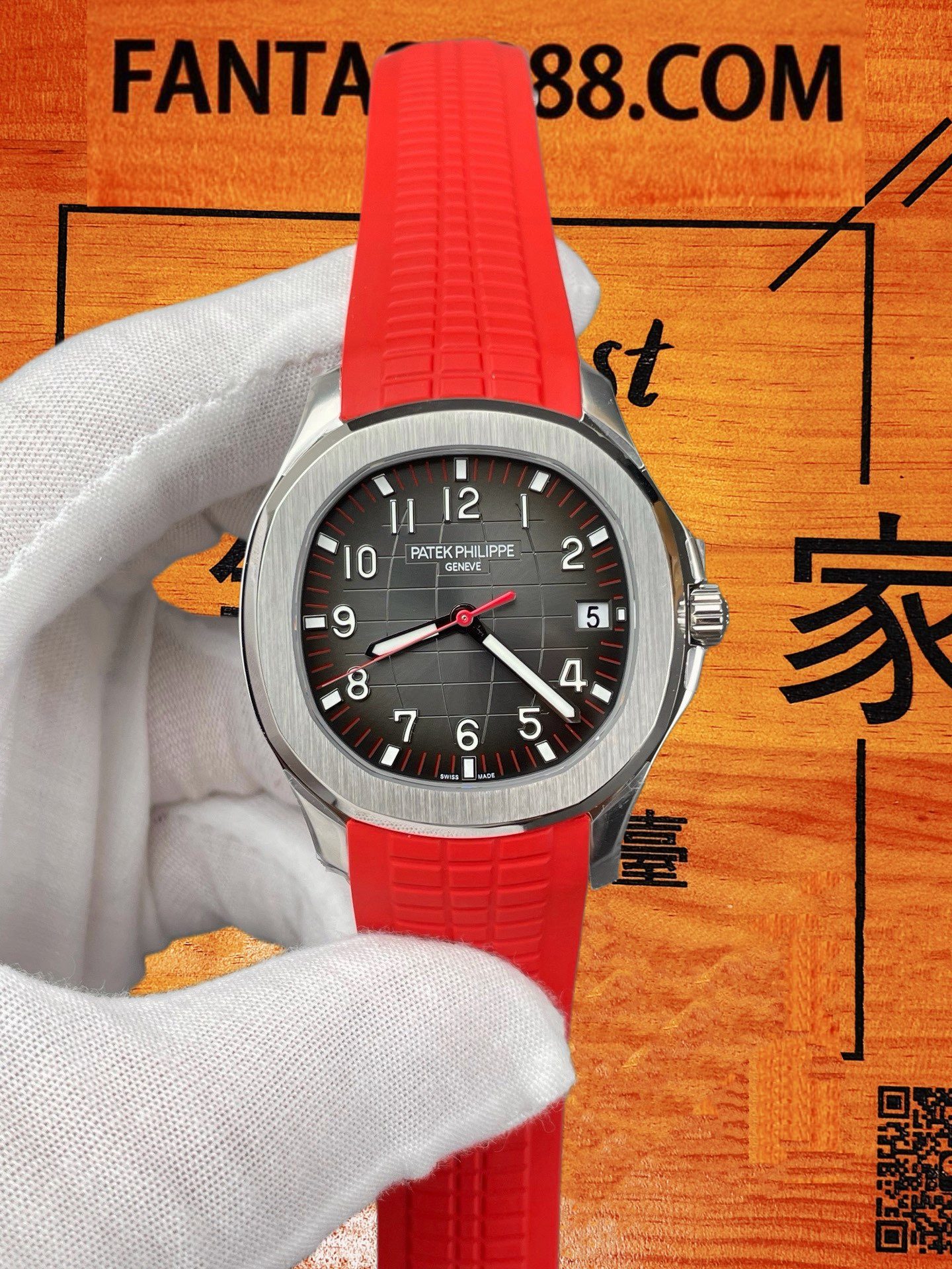 Patek Philippe百達翡麗Aquanaut 5167A鋼殼黑盤紅色橡膠帶腕錶正面
