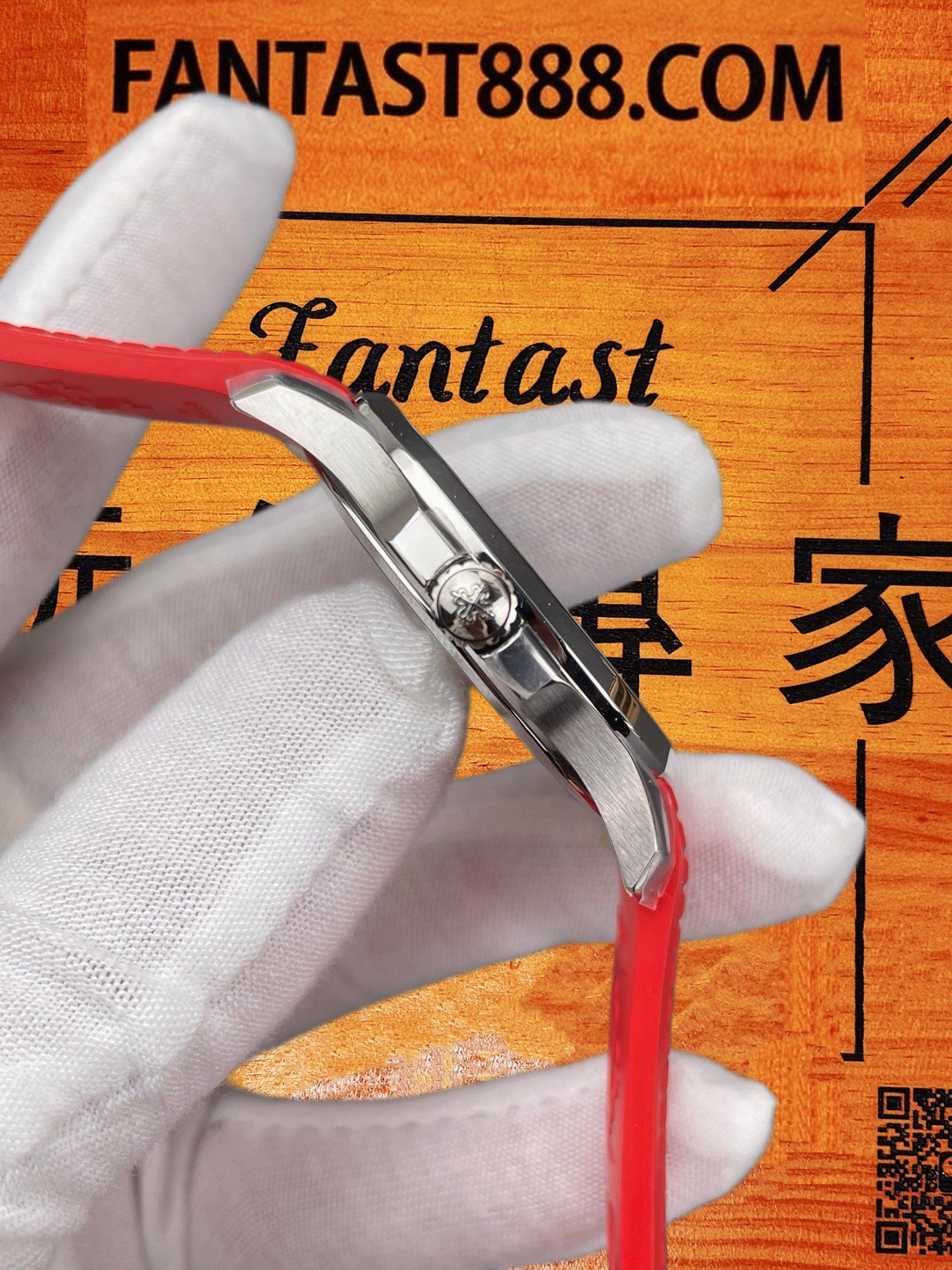 PP Aquanaut 5167A精鋼錶殼側面與錶冠