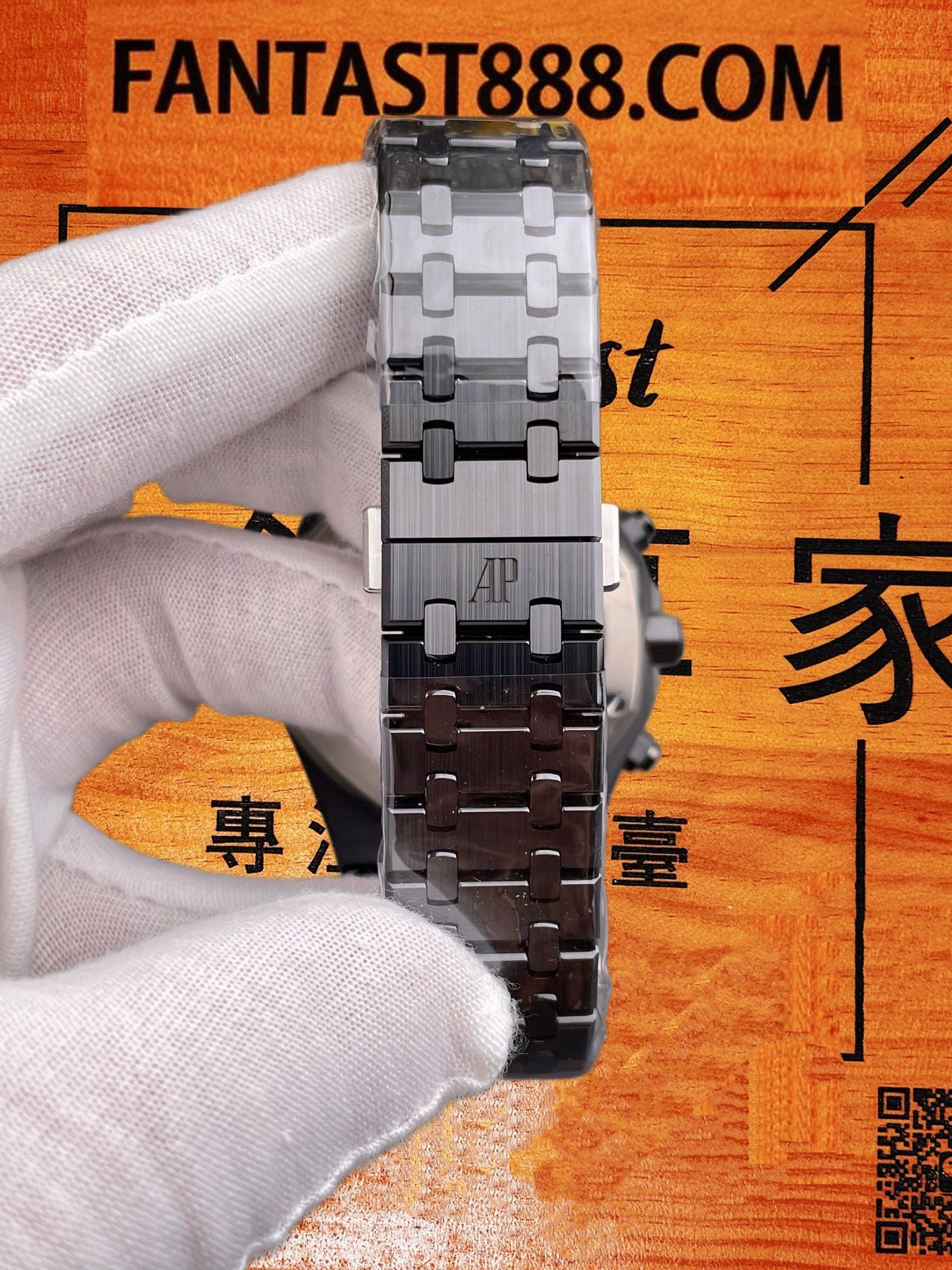 AP皇家橡樹黑陶瓷腕錶佩戴效果