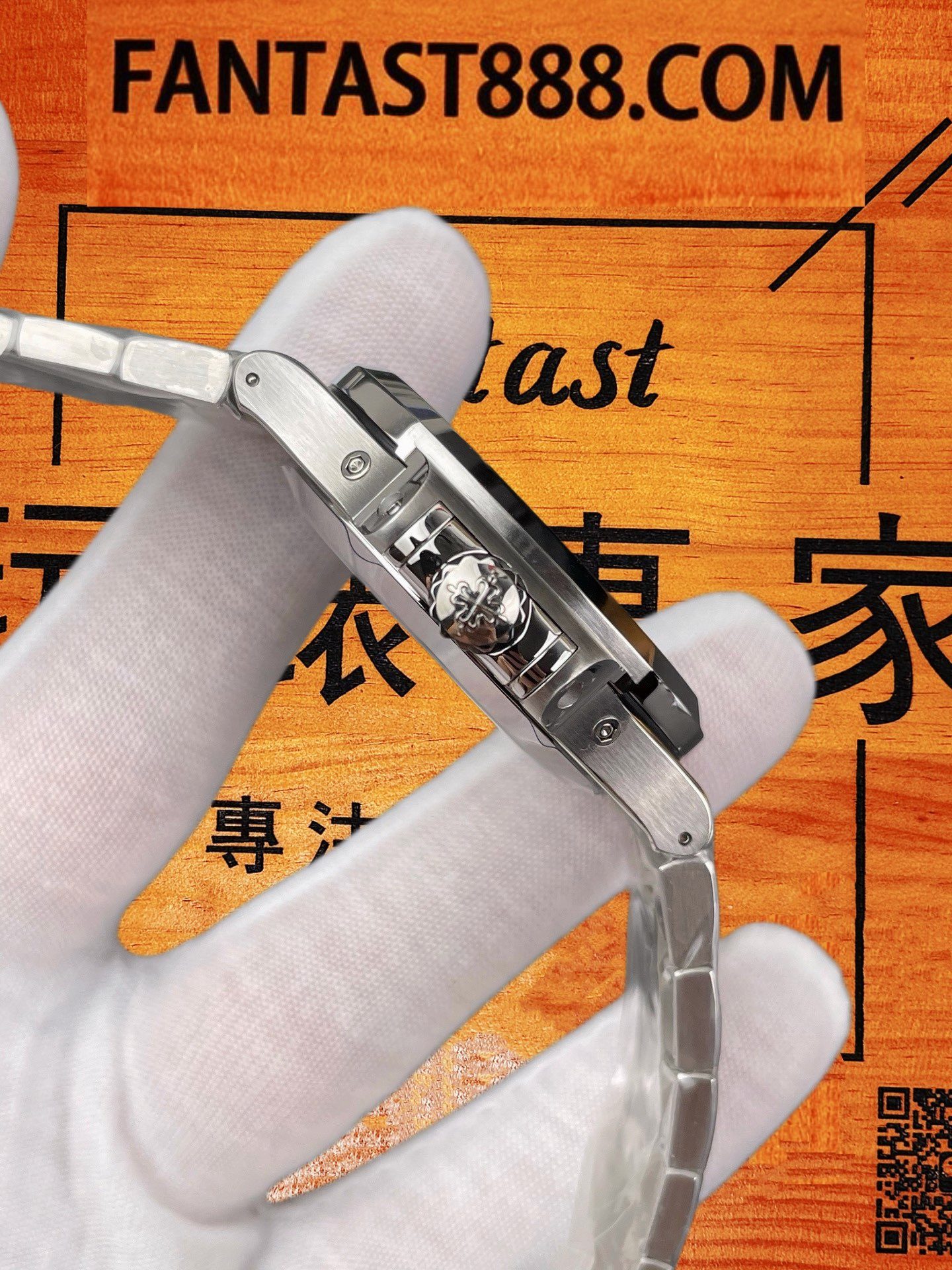 Nautilus 5726 鋼殼側面 PP Nautilus 5726鋼殼側面與錶冠