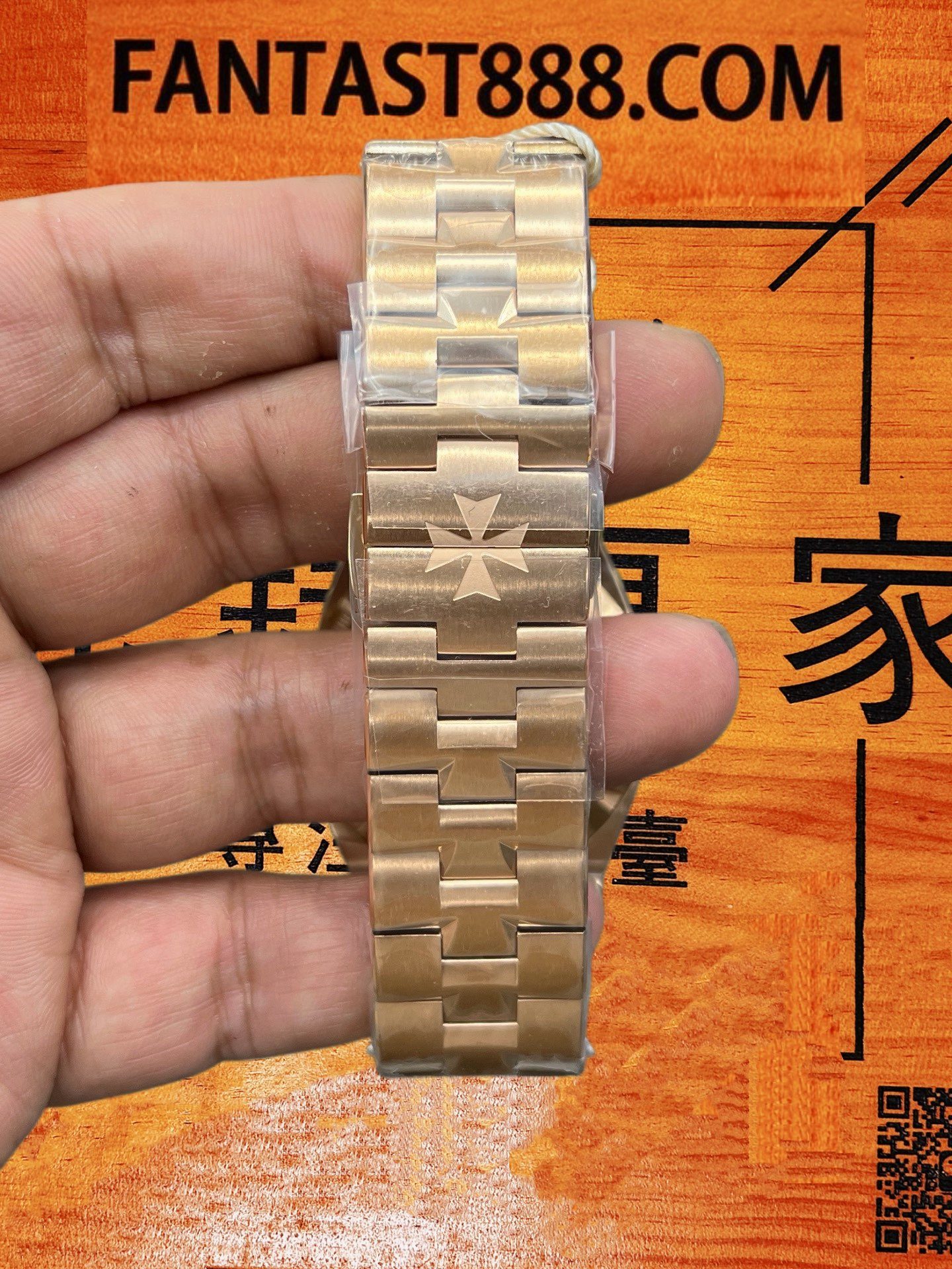 江詩丹頓Overseas 4500V玫瑰金錶殼工藝