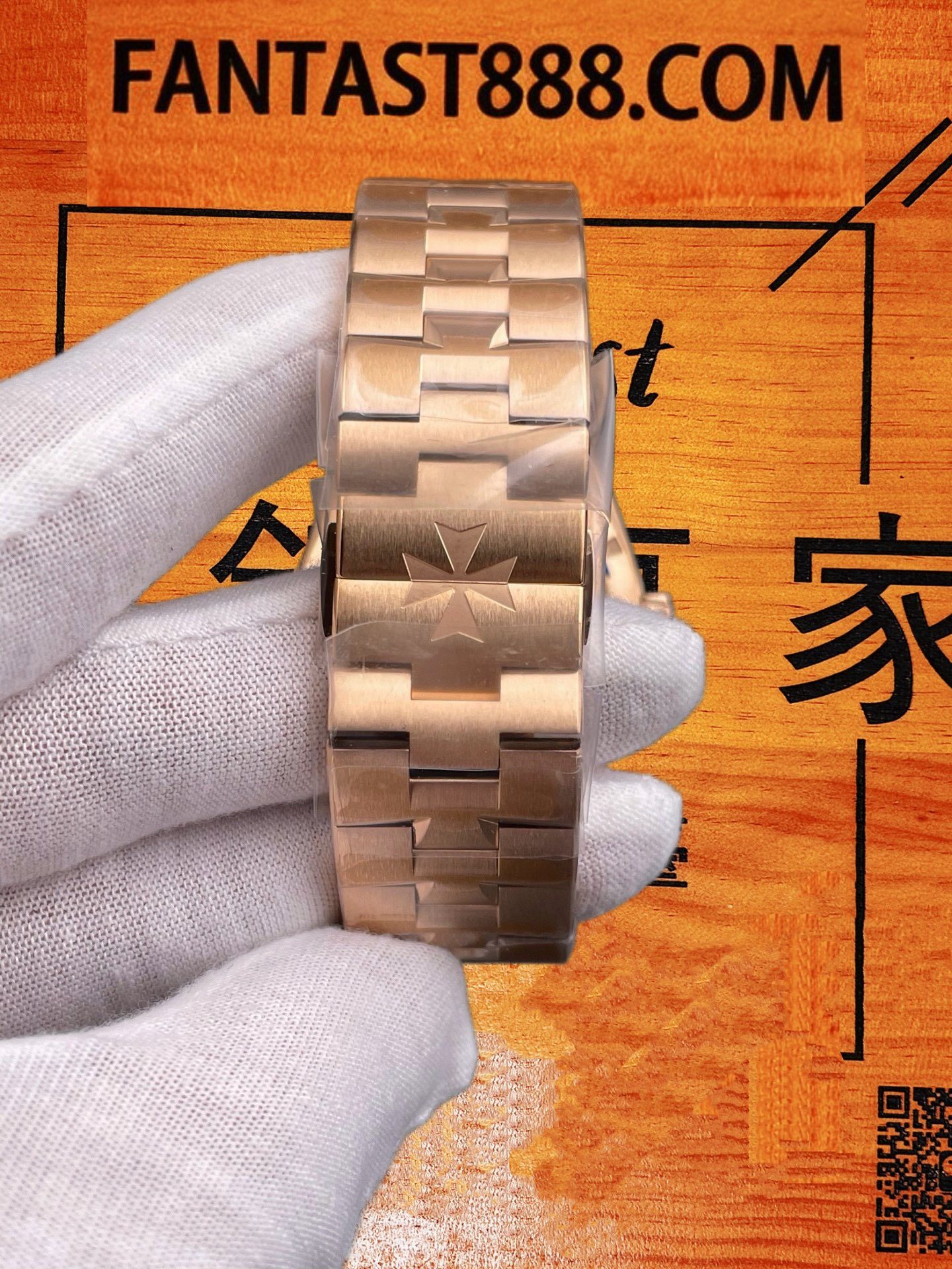 Overseas 4520V 玫瑰金佩戴 VC Overseas 4520V玫瑰金綠盤佩戴效果