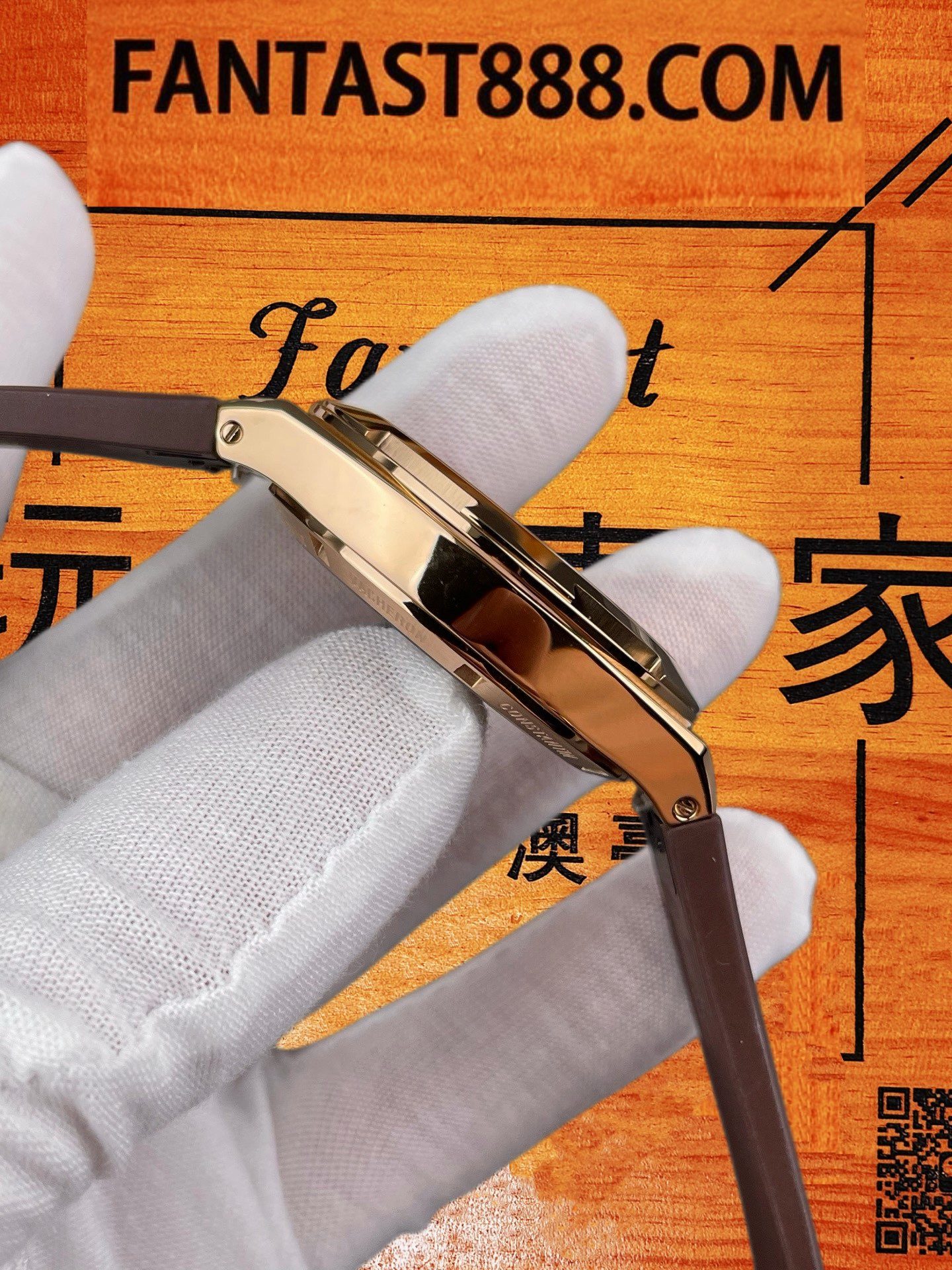Overseas 4500V 玫瑰金錶殼 VC Overseas 4500V玫瑰金錶殼側面