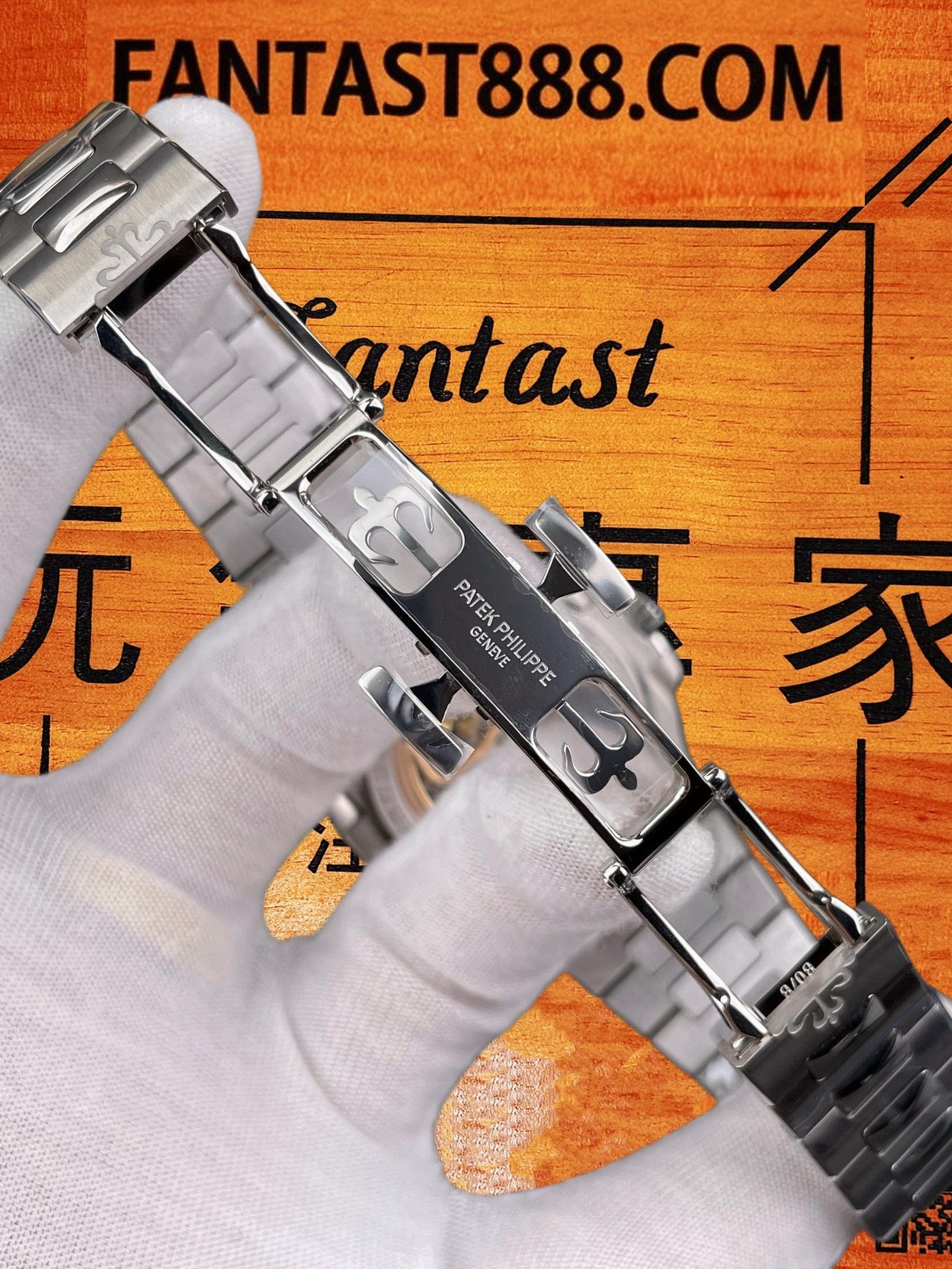 高仿百達翡麗-鸚鵡螺5711-深度改裝-鍛造碳表圈鏤空機芯-Artisans日內瓦工作室復刻腕錶 實拍 7
